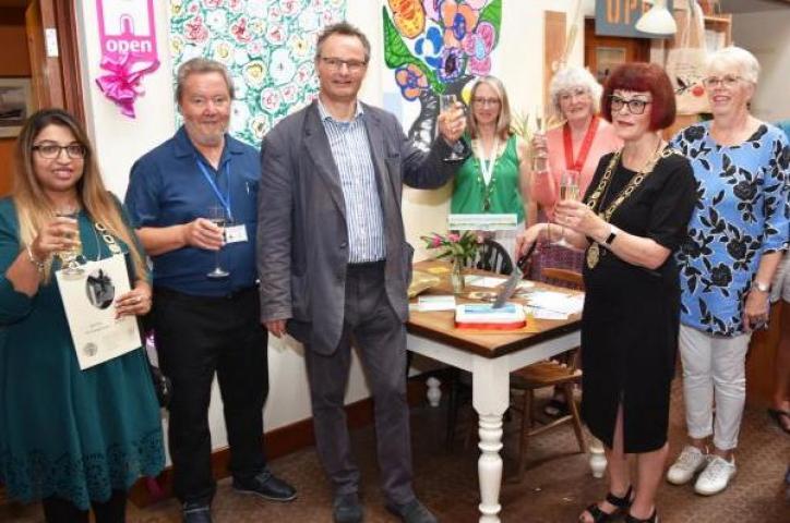 230915 EADT LADIA launch Mayor of Lowestoft cuts cake Mick Howes